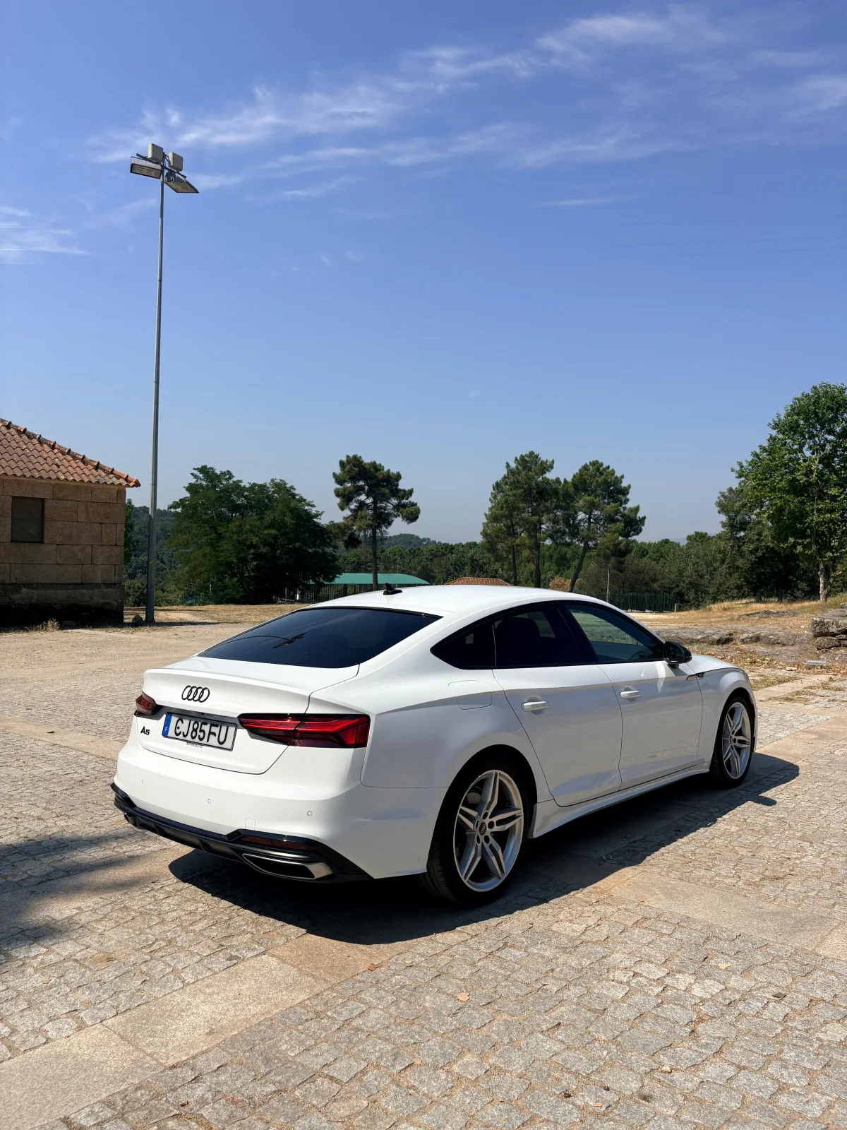 Audi A5 Sportback S line visto da traseira direita