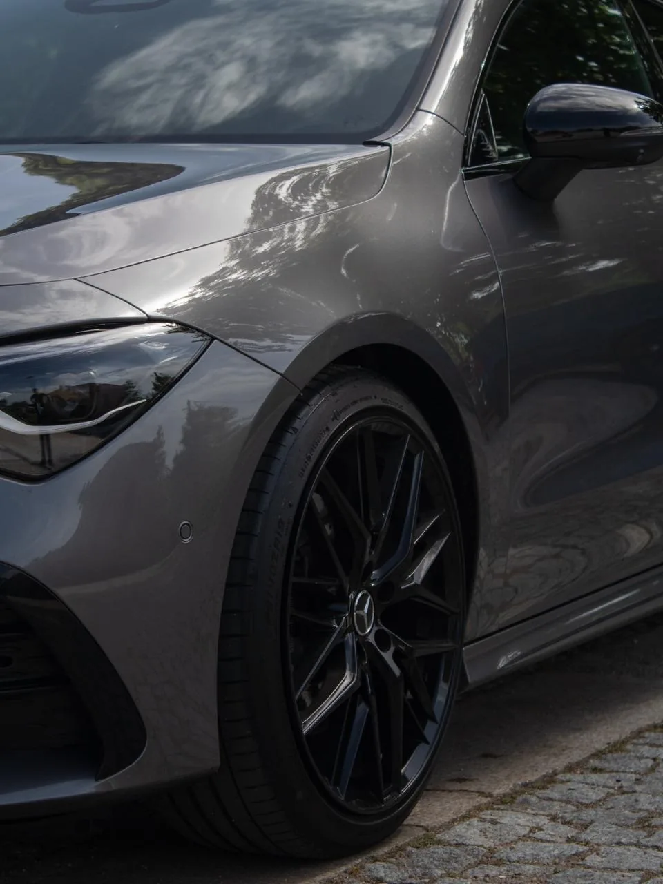 Detalhe dianteiro do Mercedes-Benz CLA 200 AMG 2024
